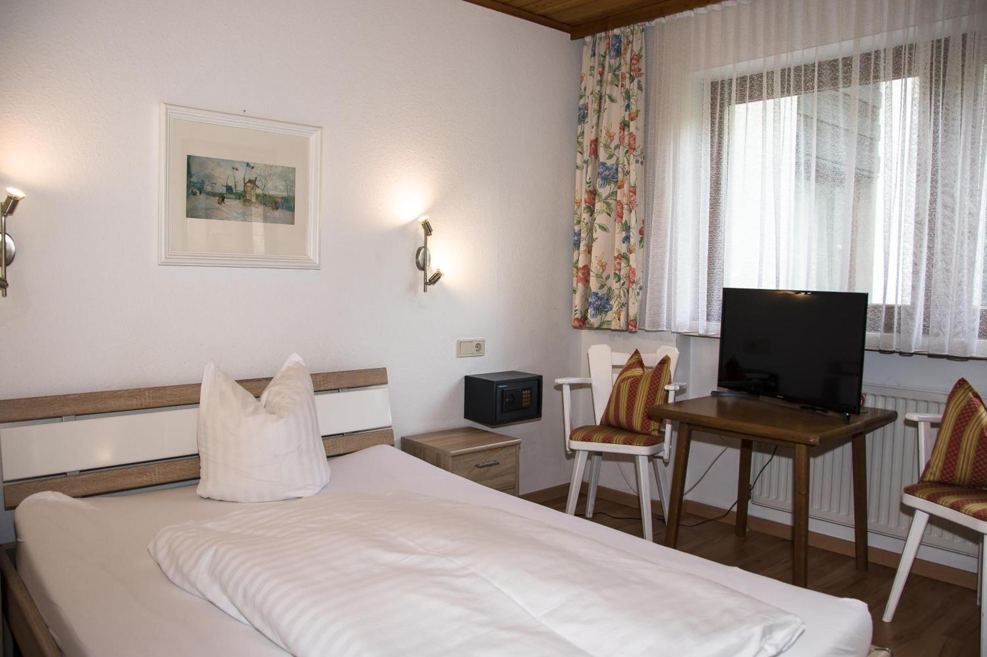 Hotel Daneu Gaschurn Bagian luar foto